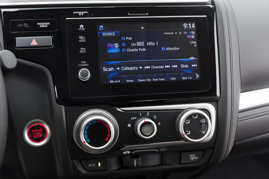 Детали интерьера Honda Fit 2017 года  (NA) (фото 41 из 50)